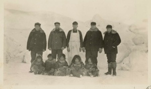 Image: Gushue, Connors, Percy, Wardwell, Scott and 5 young Eskimo [Inughuit] boys